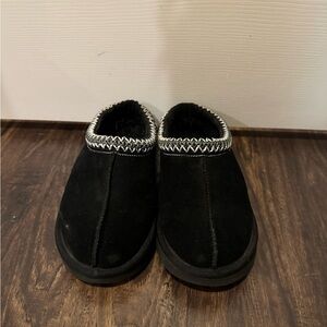 Black Ugg Tasman